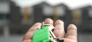 Sunbury real estate news logo - hand holding keys.