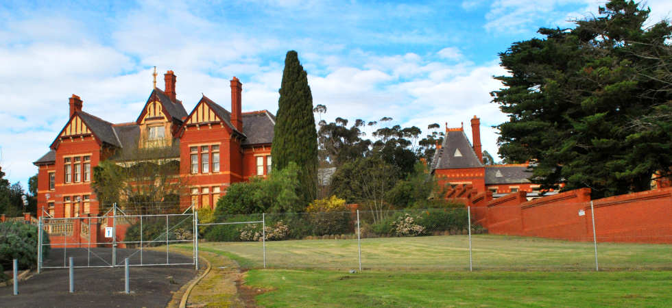 Heritage-protected buildings at Jackson Hill fenced off from the public. Photo / Sunbury Life.