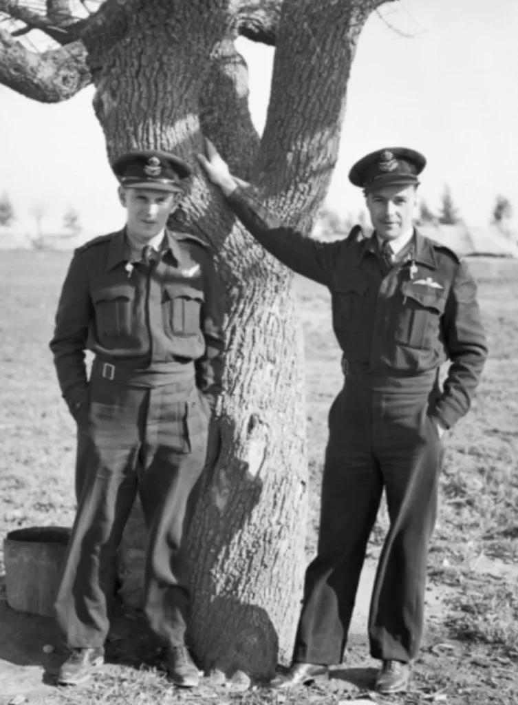 Flying Officer Vernon Temple Rutter of Claremont, WA (left) and pilot Norman Henry Koetsveld of Essendon. Photo / Virtual War Memorial Australia.